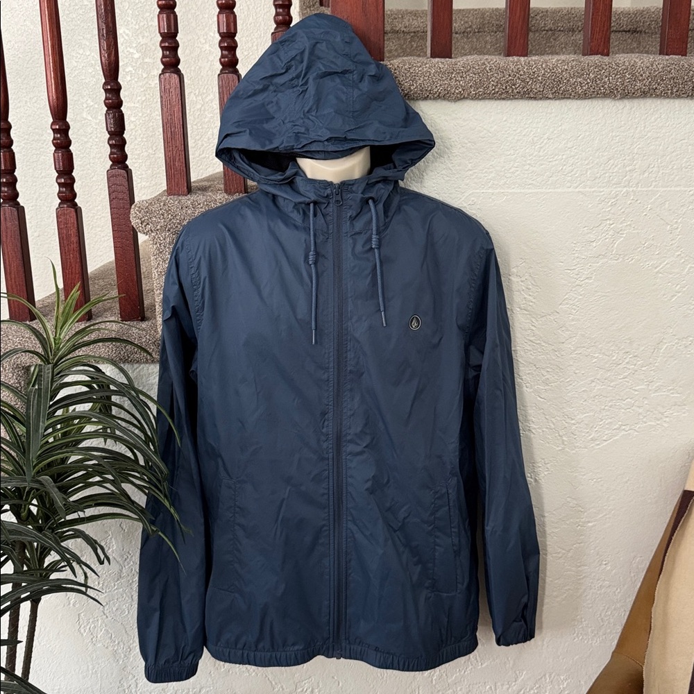 Volcom Men’s Blue Hooded Windbreaker Waterproof Jacket
Size M EUC